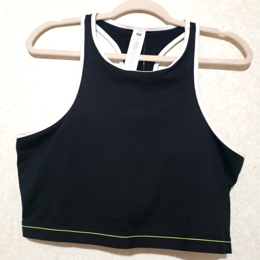 NEW...FABLETICS....Black and White Athletic Crop Top...size:XXL